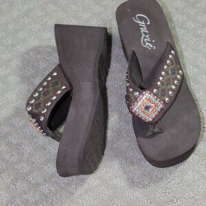 NWOT Grazie Women's 7 Leather Studded Bling Flip Flops